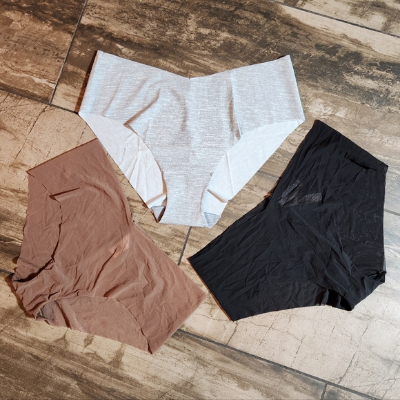 NWT Victoria's Secret Bundle: 3 Hiphuggers (Size XL) - Picture 3 of 5